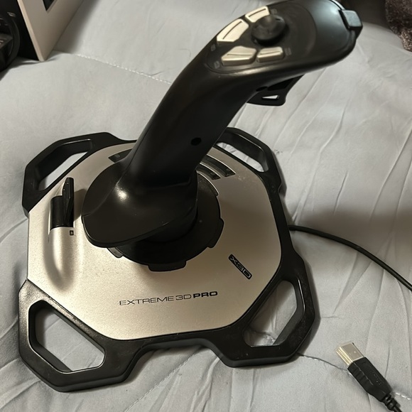 Logitech, extreme 3-D pro joystick and the club a mature game for windows - Picture 9 of 11